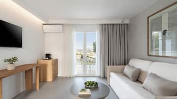 Queen Suite Sea View | Living area | Smart TV