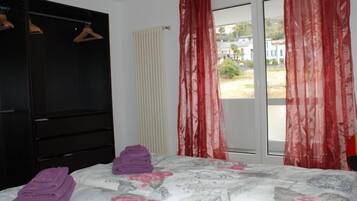 2 chambres, fer et planche à repasser, accès Internet