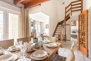 Dining - Duplex apartment in the heart of Saint-Aygulf – approx. 300 m from the sea (Fréjus)