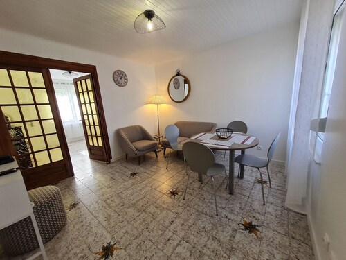 Petite maison rénovée proche centre Lunéville, jardin, barbecue, parking privatif, à 30 min de Nancy