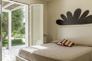 5 bedrooms, desk, iron/ironing board, travel cot - Luxury Villa with private pool, stunning garden, perfect for Families/Kids (Campomarino)