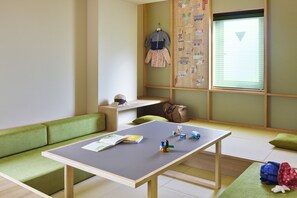 Tweepersoonskamer, niet-roken (with Sofa Bed) | Een kluis op de kamer, verduisterende gordijnen, gratis wifi, beddengoed