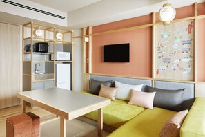 Twin kamer, niet-roken (with Sofa Bed) | Een kluis op de kamer, verduisterende gordijnen, gratis wifi, beddengoed