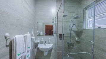 Combined shower/tub, hair dryer, towels, soap