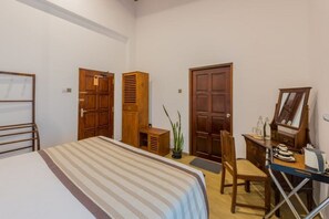 5 bedrooms, desk, iron/ironing board, free WiFi - Remodeled Historical Bunglow (Haputale)