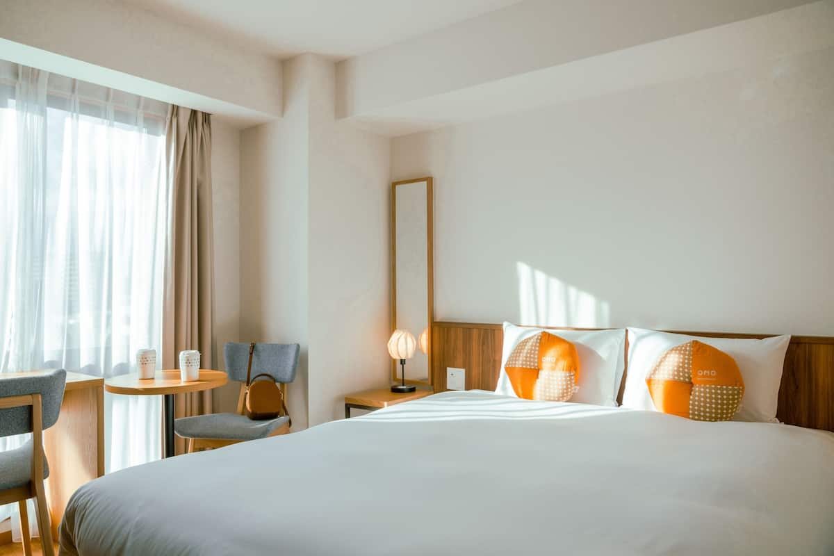 Queen Room, Non Smoking | 1 bedroom, in-room safe, blackout drapes, free WiFi