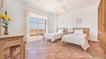 6 bedrooms, iron/ironing board, free WiFi, bed sheets