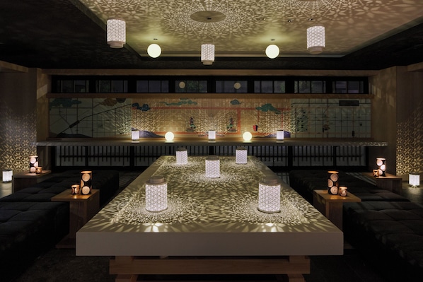 Lobby lounge