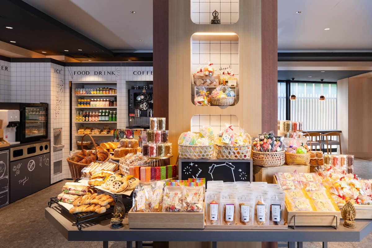 Desayuno de autoservicio diario (JPY 1000 por persona)