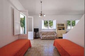 2 bedrooms, iron/ironing board, bed sheets