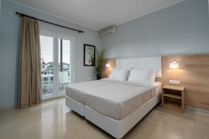 Hypo-allergenic bedding, iron/ironing board, free WiFi, bed sheets - Hotel Grekas (Dio-Olympos)