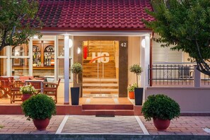 Property entrance - Hotel Grekas (Dio-Olympos)