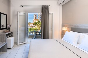 Habitación estándar doble | Ropa de cama hipoalergénica, tabla de planchar con plancha, wifi gratis