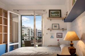 3 bedrooms, iron/ironing board, free WiFi, bed sheets - Apartment 'Seaside Escape' with Sea View, Balconies & Wi-Fi (Funchal)