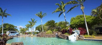 KP313 -Top FL | Partial Ocean •Pool•Gym•AC