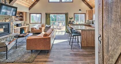 Woodsy Retreat: Modern Mi-Wuk Village Cabin!