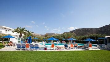 Seasonal outdoor pool, pool umbrellas, sun loungers