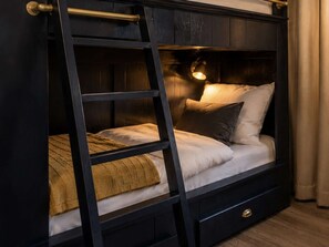 2 quartos, ferros/tábuas de passar roupa, Wi-Fi, roupa de cama