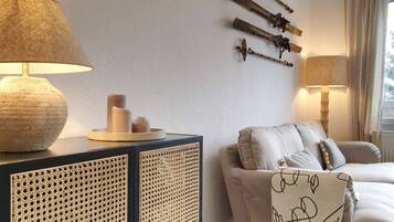 Books, music library, stereo