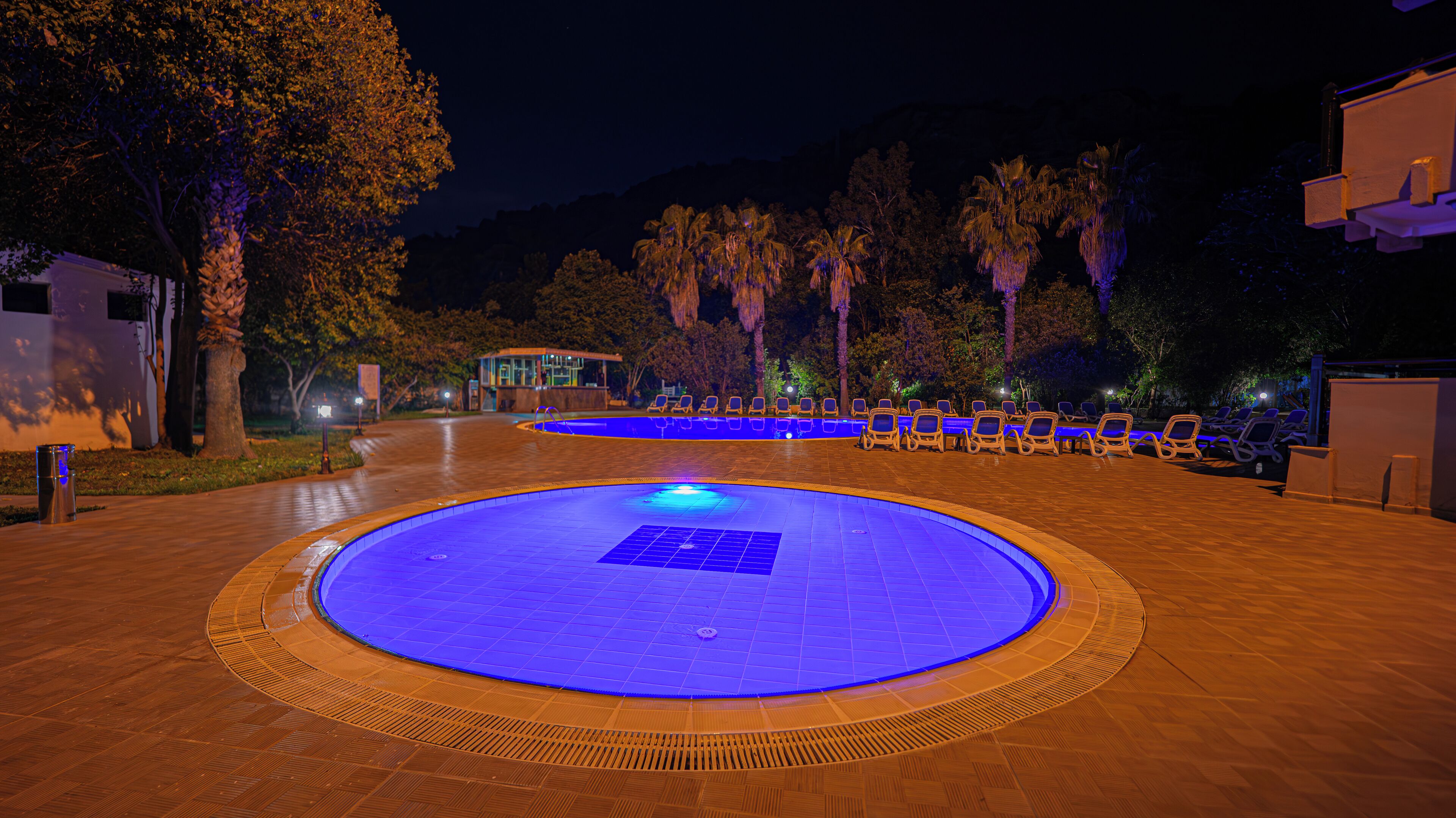 Seasonal outdoor pool