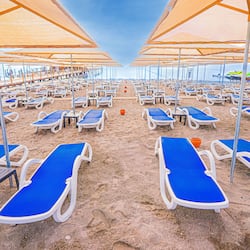 Playa privada, bar en la playa