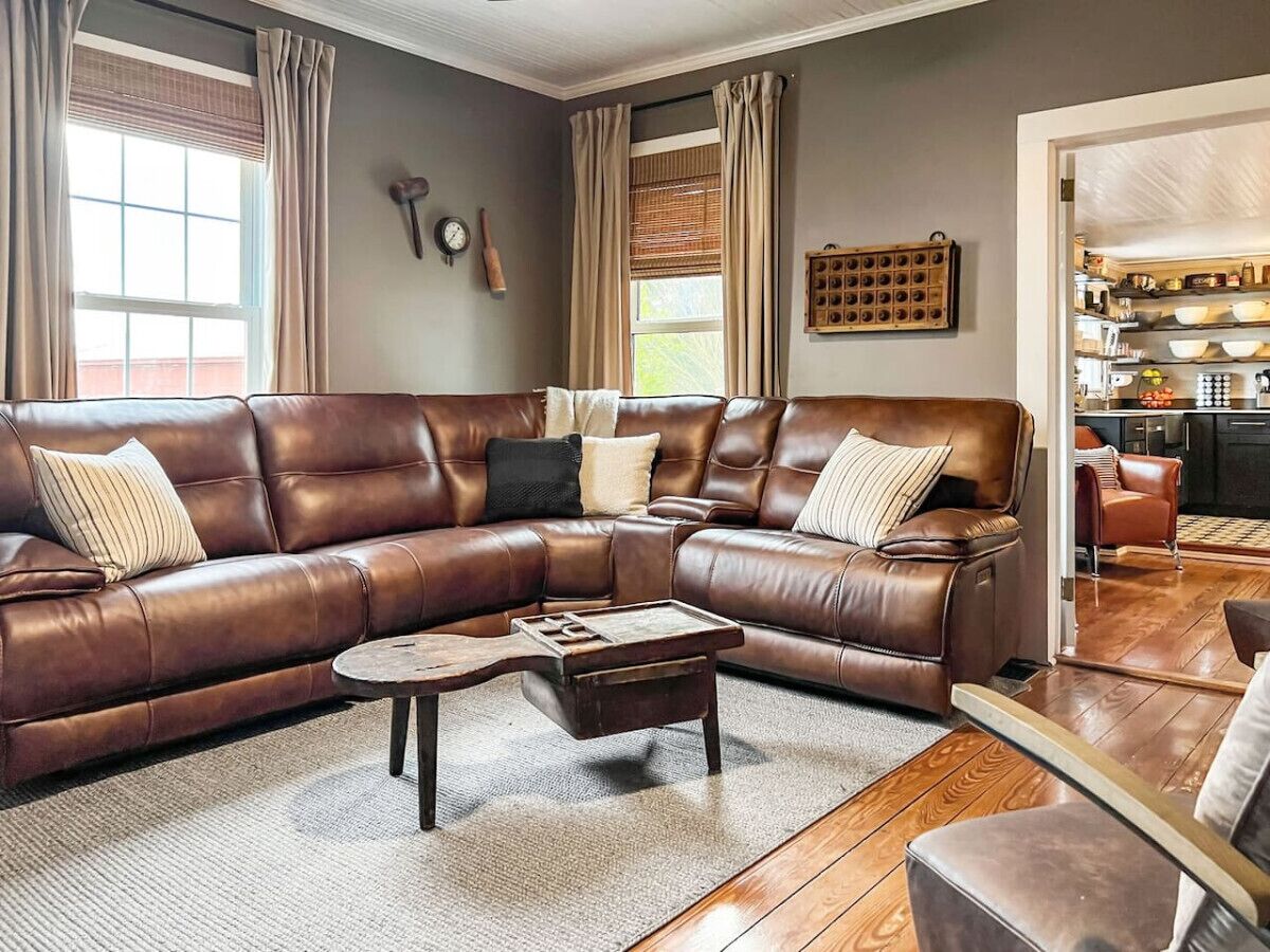 Smart TV, fireplace, books, offices