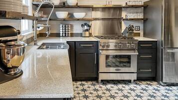 Fridge, microwave, oven, stovetop