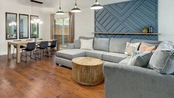 Smart-TV, Kamin, Bücher