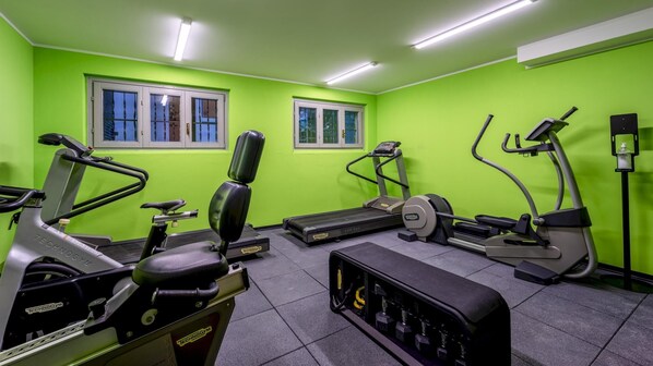 A gym with treadmills, elliptical machines, and weight machines. - Italianway - The B Village Standard - At03 (Milan)