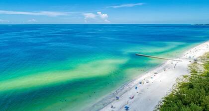 Cottage Haven-one Minute Walk To The Beach-private Yards-keyless Locks
