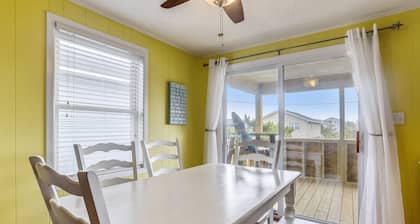 Oceanside. 4 min walk to the beach. Walking to dining and shopping.