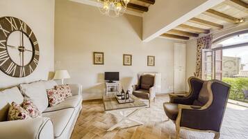 21-inch flat-screen TV with satellite channels, TV