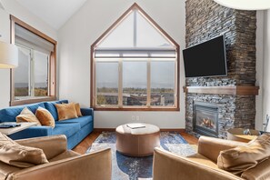 Smart TV, fireplace, video games - Luxury Mountain View Penthouse - Sleeps 8 | Sauna | Outdoor Pool | Hot Tub | Gym (Canmore)