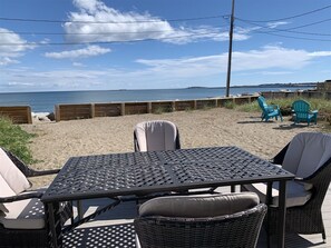 Outdoor dining - Ocean front 4 Bedroom / 2 Bath cottage (Saco)
