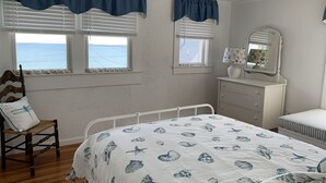 4 bedrooms, desk, iron/ironing board, WiFi (free) - Oceanfront 4-Bedroom Cottage in Saco's Ferry Beach - Perfect for 8 Guests! (Saco)