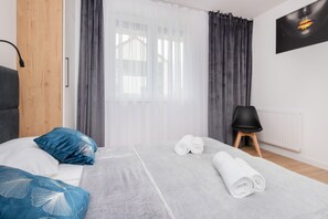 2 bedrooms, iron/ironing board, WiFi, bed sheets