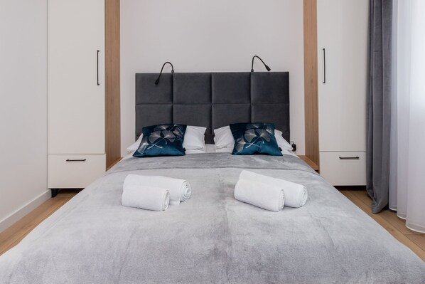 2 bedrooms, iron/ironing board, WiFi, bed sheets