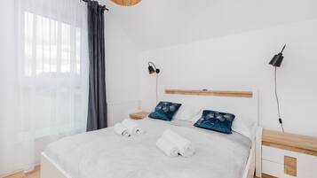 2 bedrooms, iron/ironing board, WiFi, bed sheets