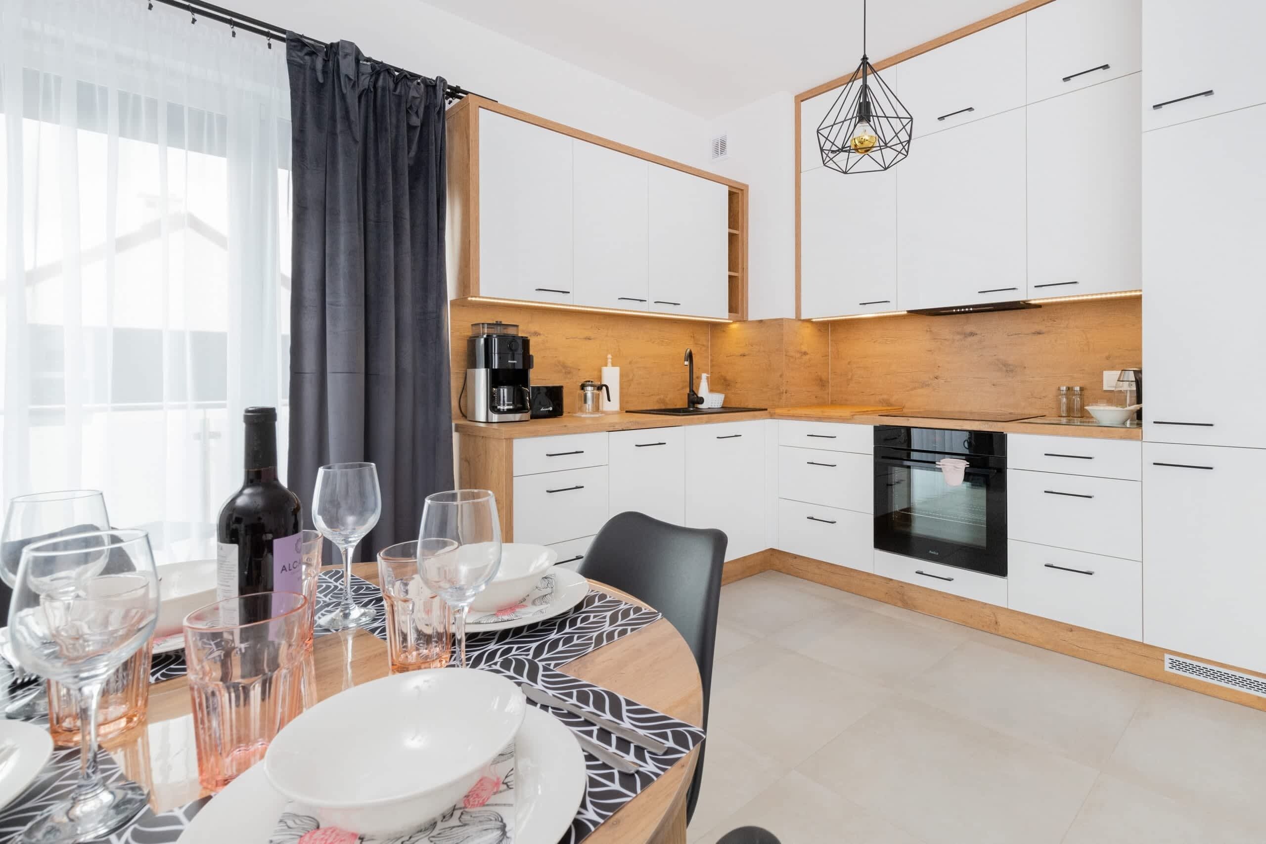 Fridge, oven, stovetop, dishwasher