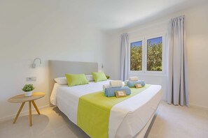 4 bedrooms, iron/ironing board, free WiFi, bed sheets