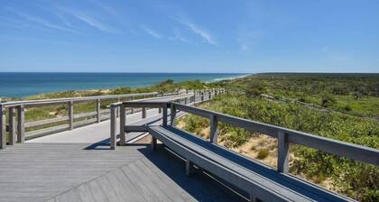 Huge Deck Perfect for Lounging w Sweeping Views!