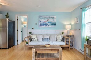 Televisio, takka, työhuone