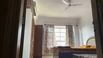 1 chambre, coffres-forts dans les chambres, fer et planche Ă repasser