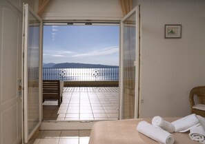 4 chambres, coffres-forts dans les chambres, bureau