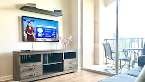 TV - Modern Florida Farmhouse Condo - Perfect Location (Orlando)