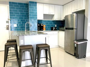 Cookware/dishes/utensils - Walk to Universal Indoor/outdoor Pool Remodeled! (Orlando)