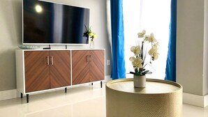 Interior - Walk to Universal Indoor/outdoor Pool Remodeled! (Orlando)