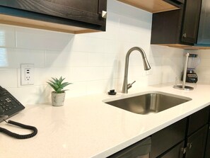 Microonde, forno, piano cottura, lavastoviglie