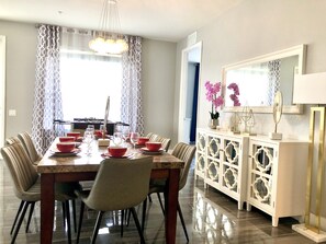 Dining - Beautiful & Updated, 9 Beds, Heated Pool (Orlando)
