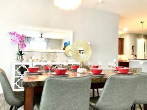 Dining - Beautiful & Updated, 9 Beds, Heated Pool (Orlando)